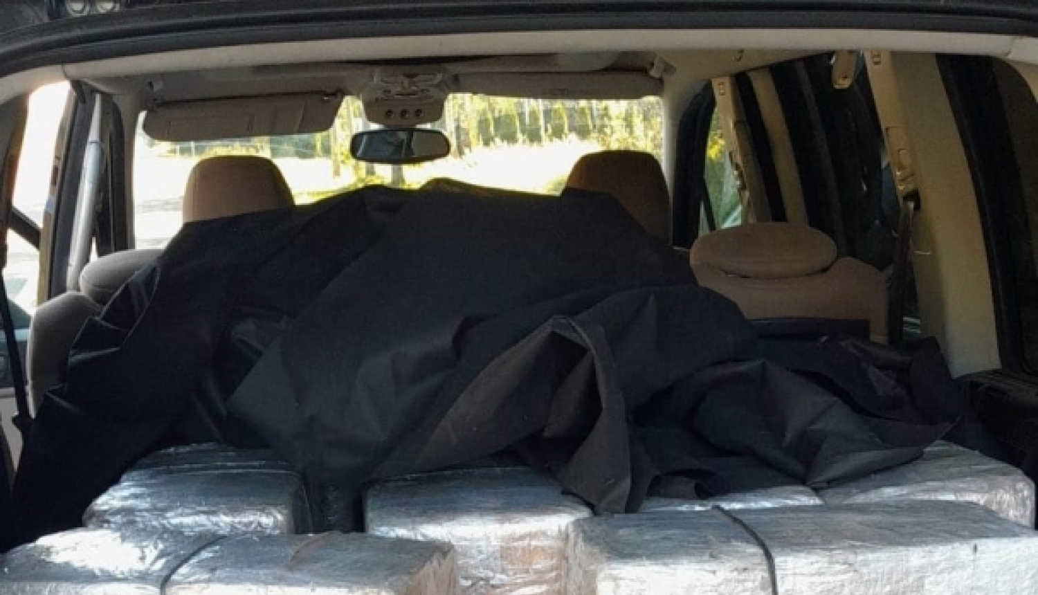 Robežsargi izņem 100 000 kontrabandas cigarešu