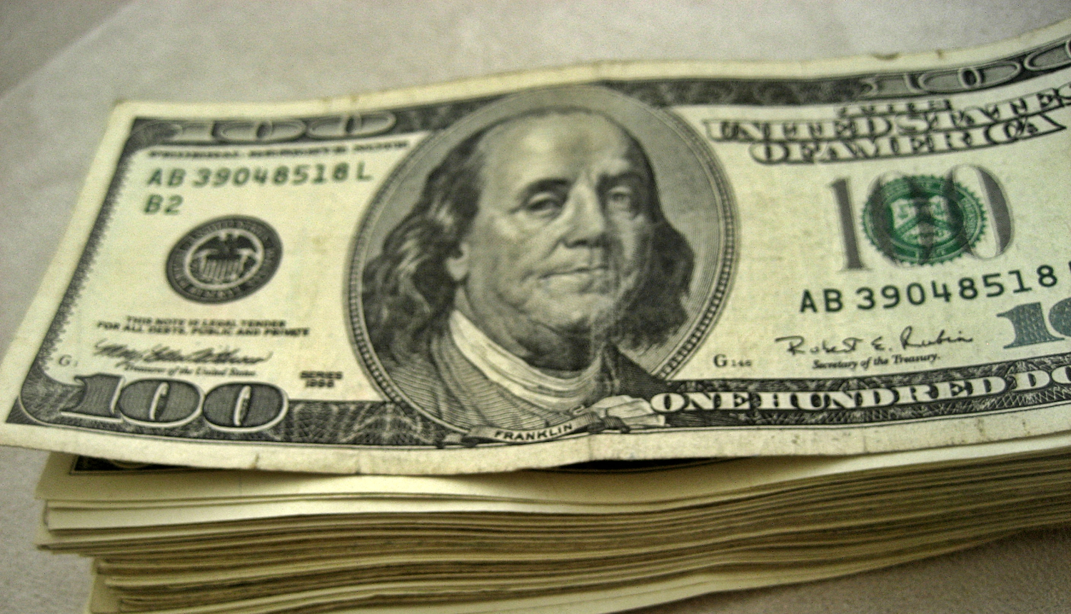 FOTO: 100 dolāru naudaszīme