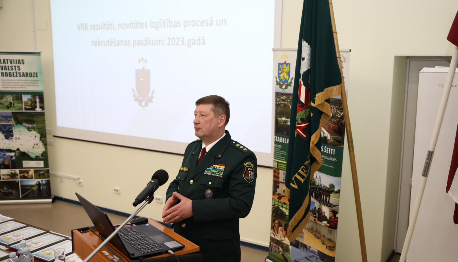 FOTO: VRK direktors uzrunā klātesošos sanāksmes laikā