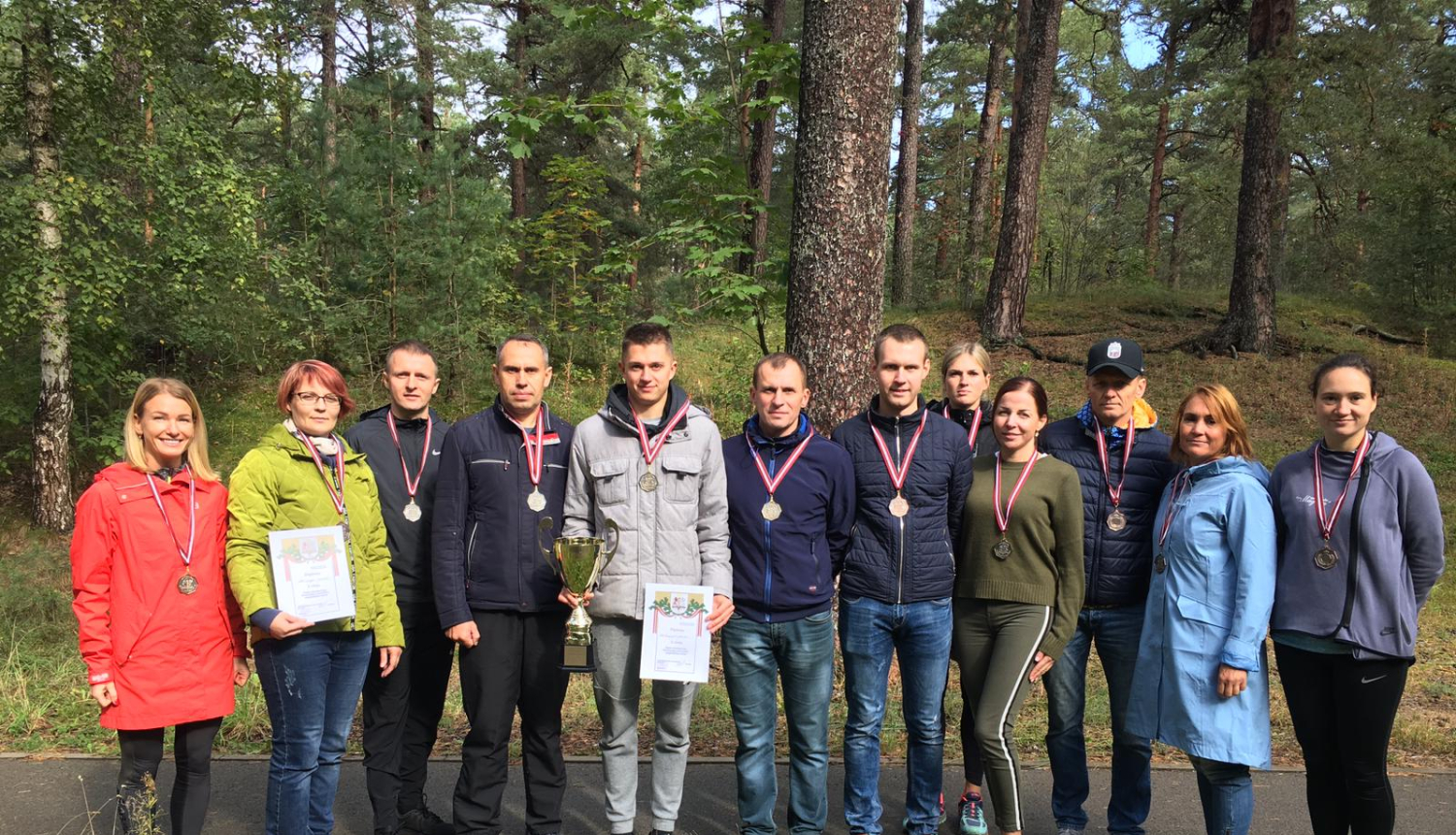 FOTO: Valsts robežsardzes čempionāta vieglatlētikas krosā dalībnieku kopbilde