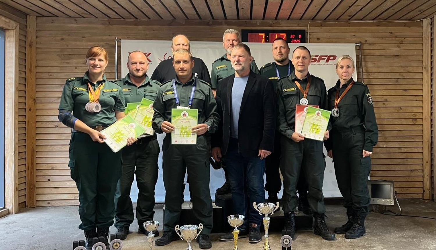 FOTO: Lietišķās šaušanas komanda