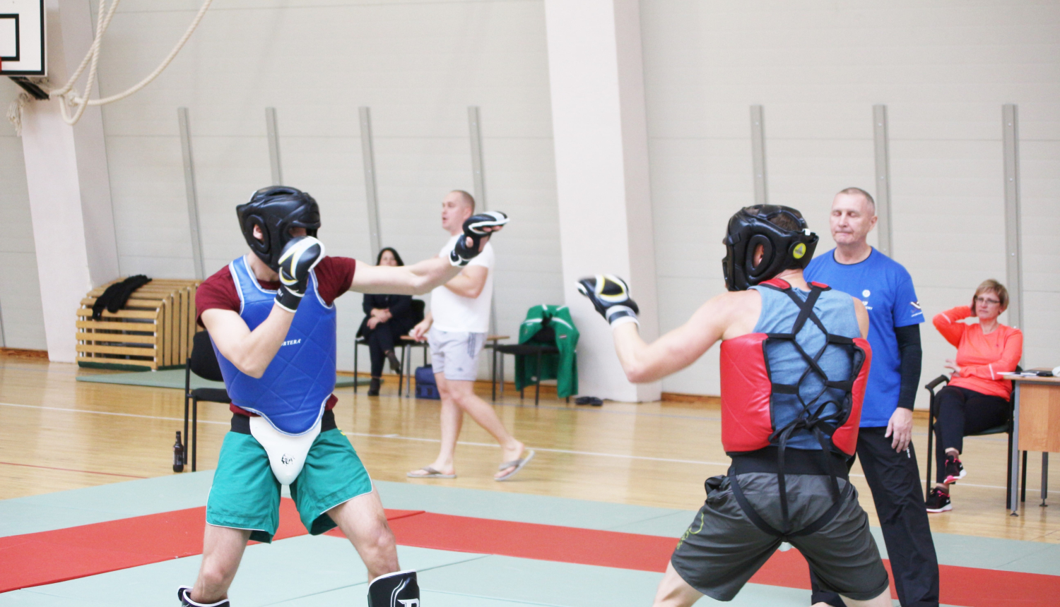 FOTO: Tuvcīņas sacensības