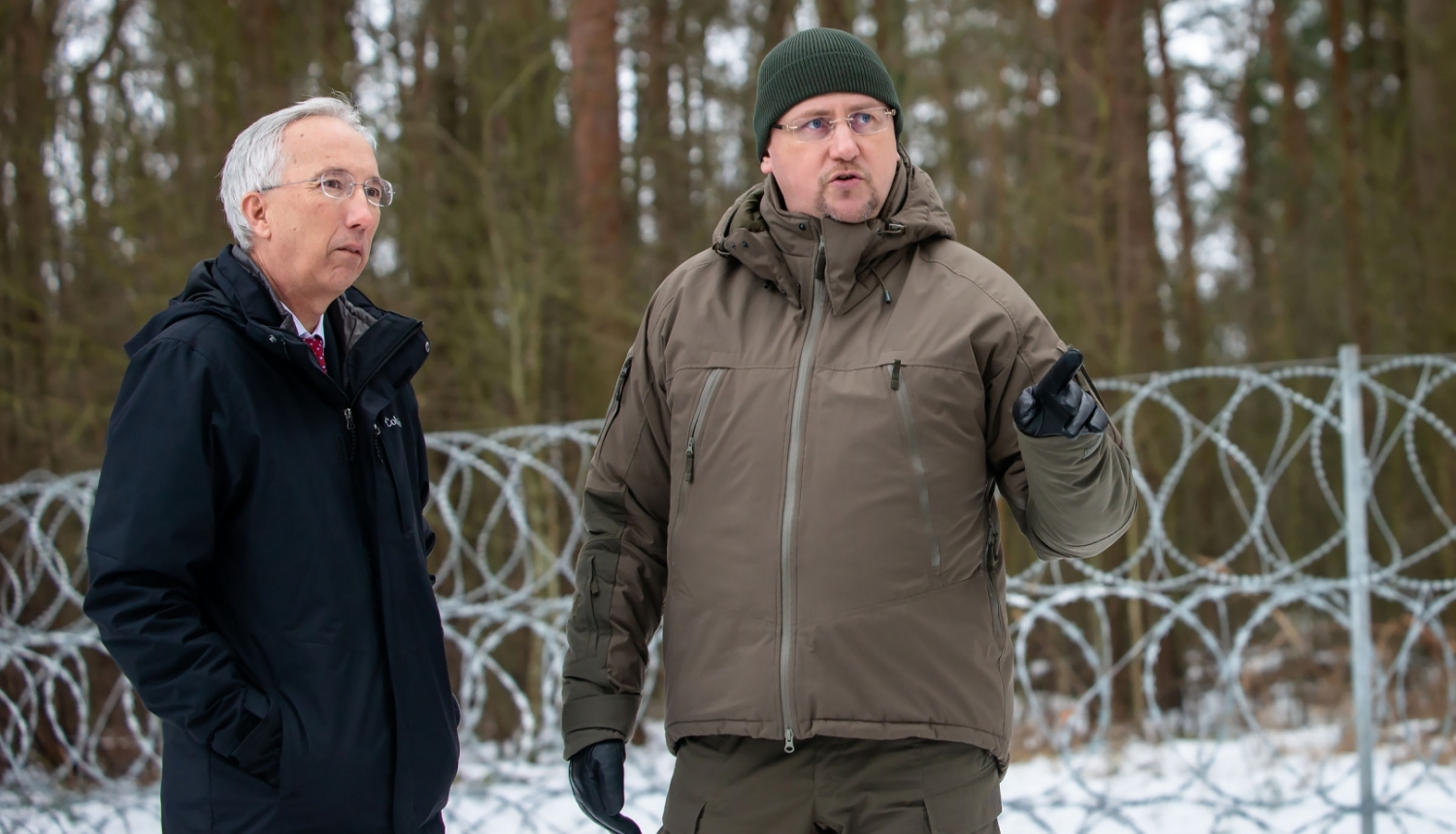 FOTO: ASV vēstnieks Latvijā uz robežas