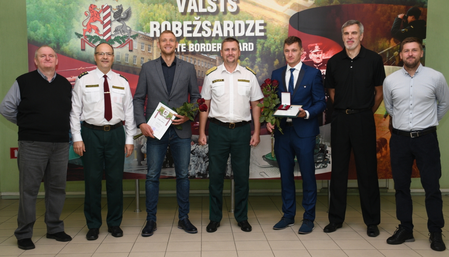 FOTO: VRS vadība pasniedz apbalvojumus olimpiešiem