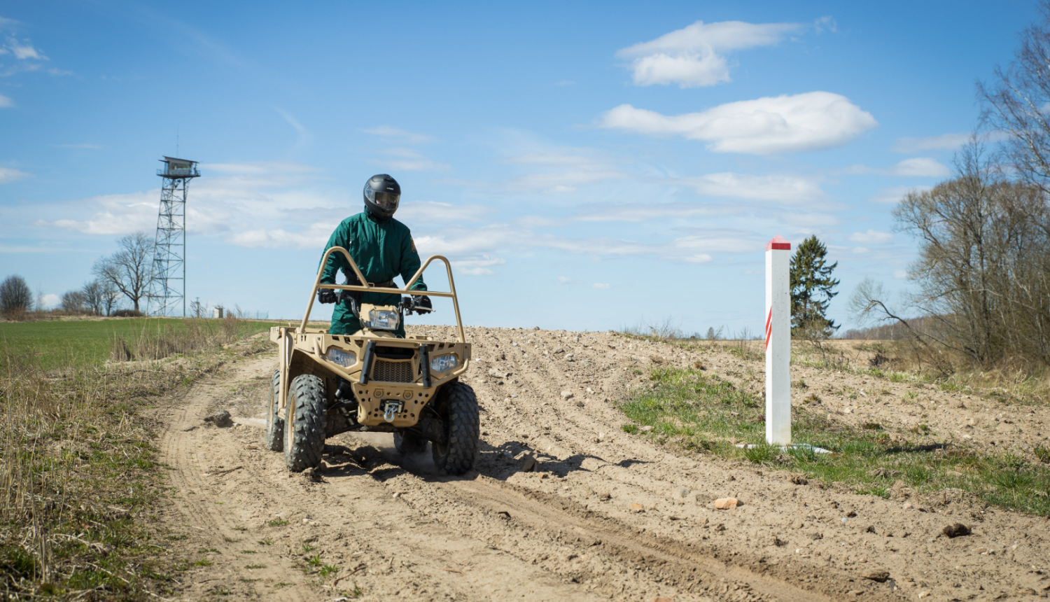 FOTO: Robežsargs uz robežas