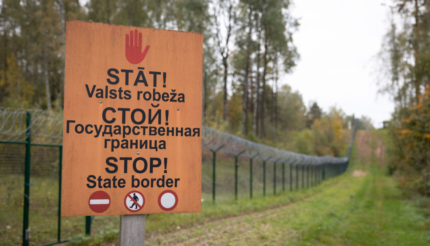 FOTO: Uzraksts "Stāt! Valsts robeža"