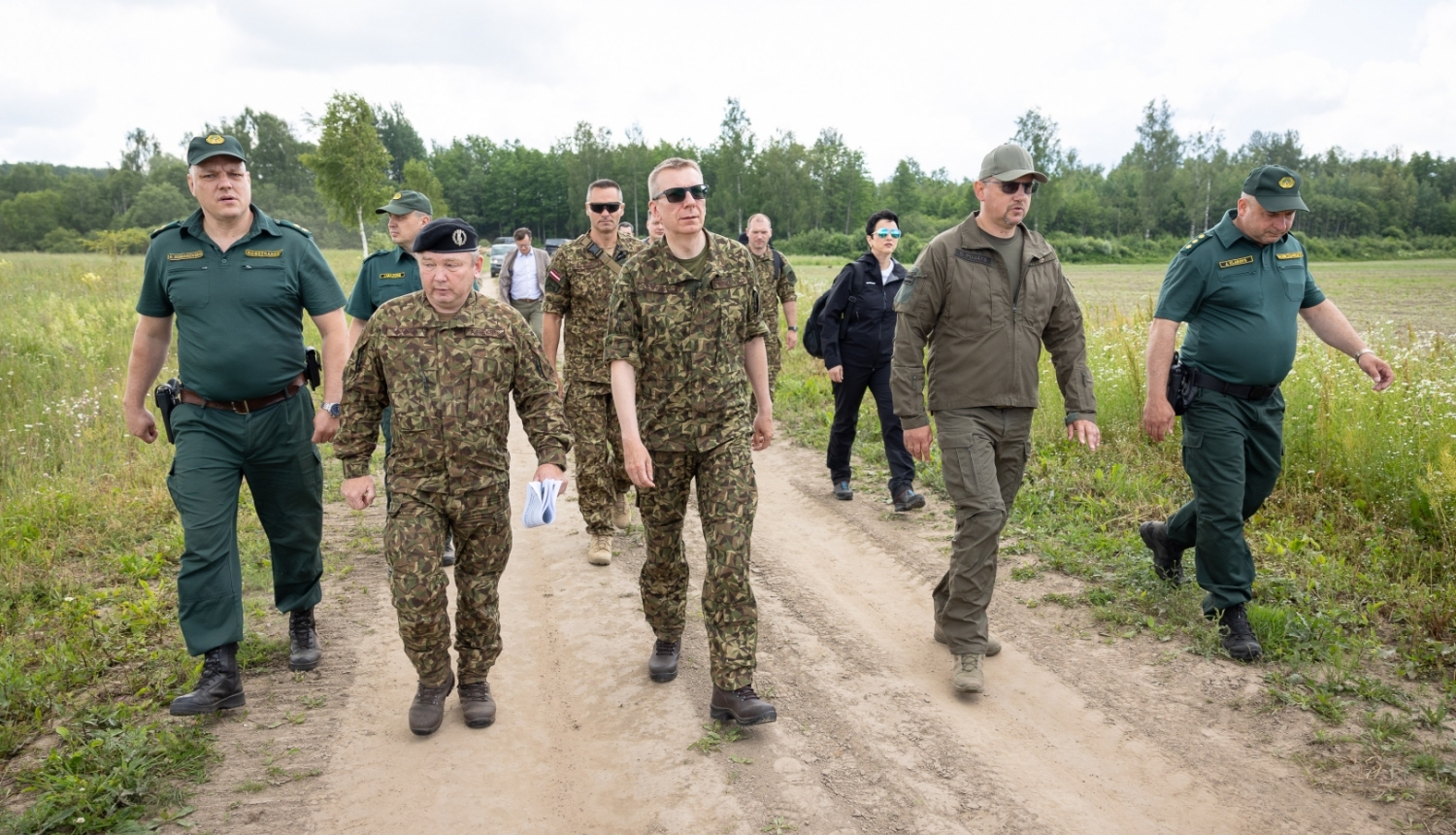 FOTO:  Valsts prezidents Edgars Rinkēvičs apmeklē Latvijas austrumu robežu 