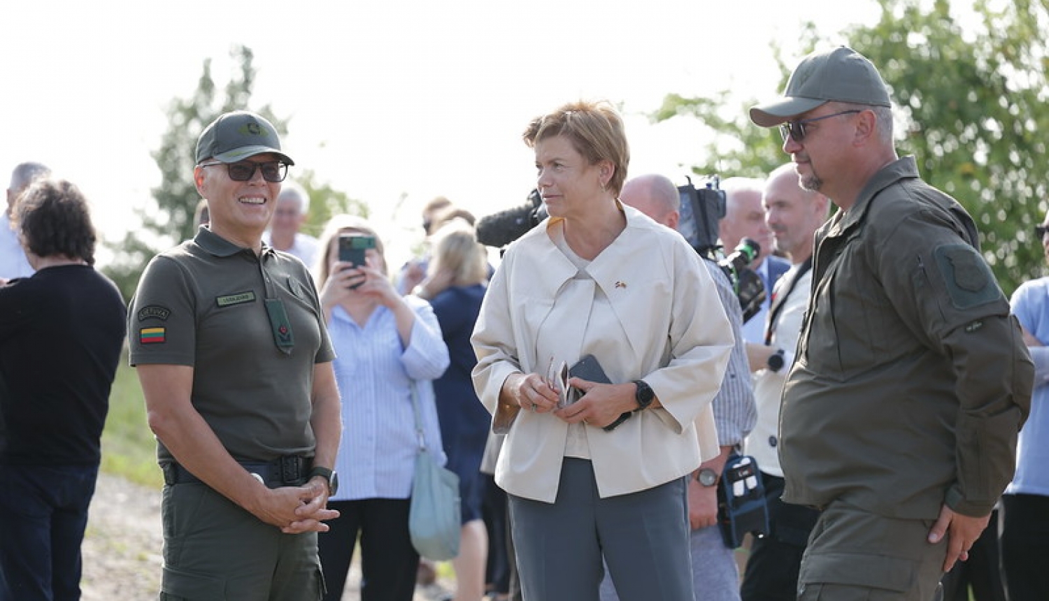FOTO: VRS priekšnieks kopā ar ārlietu ministri un Lietuvas robežsardzes priekšnieku