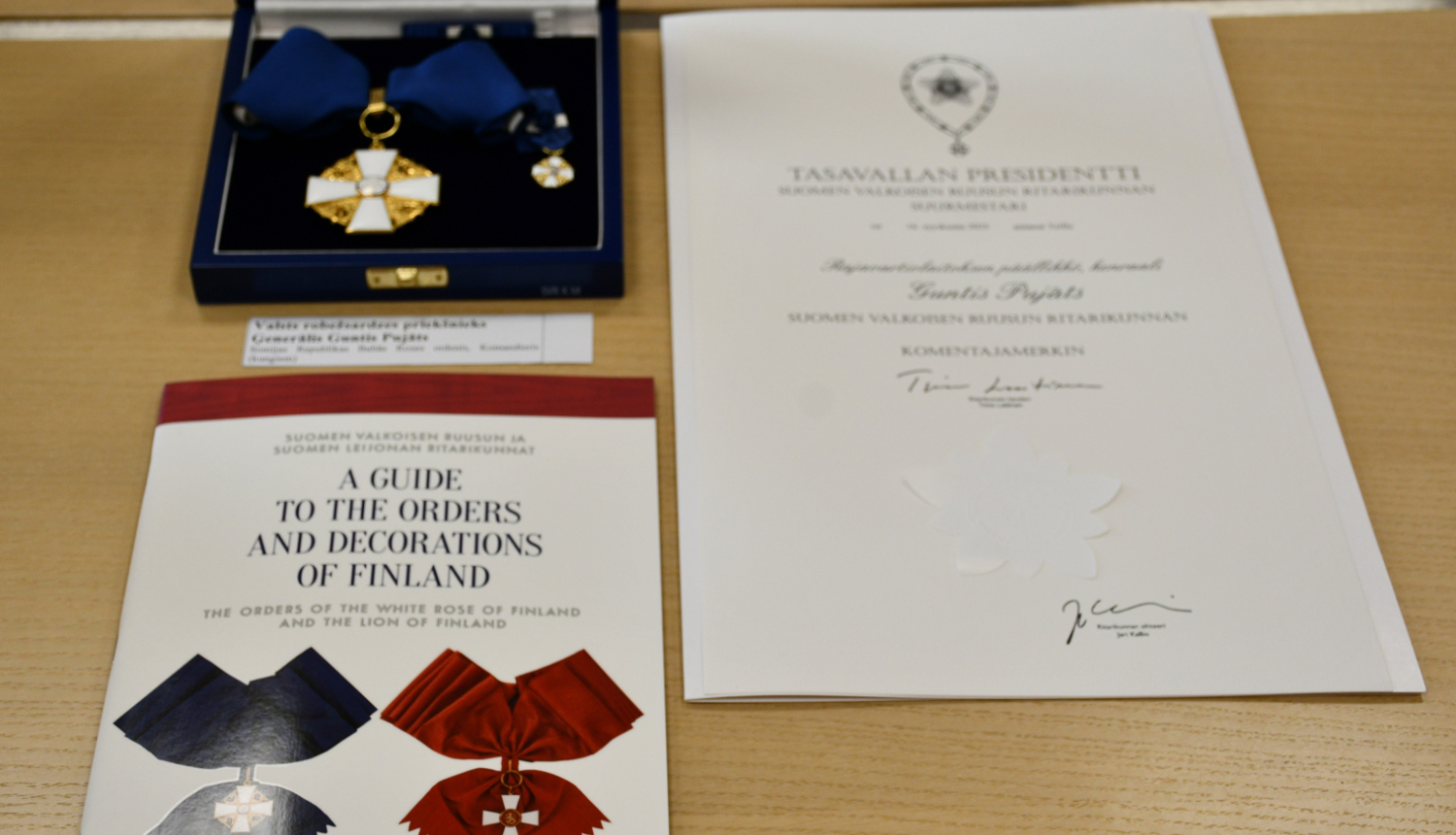 FOTO: Somijas Republikas Baltās Rozes komandiera ordenis