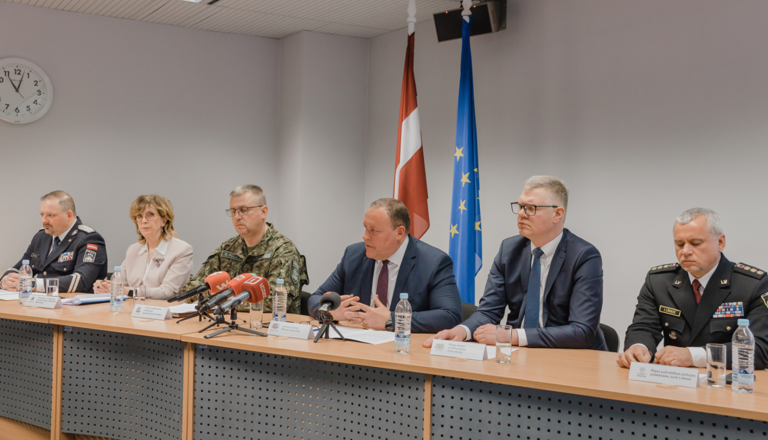 FOTO: Kopbilde no preses konferences