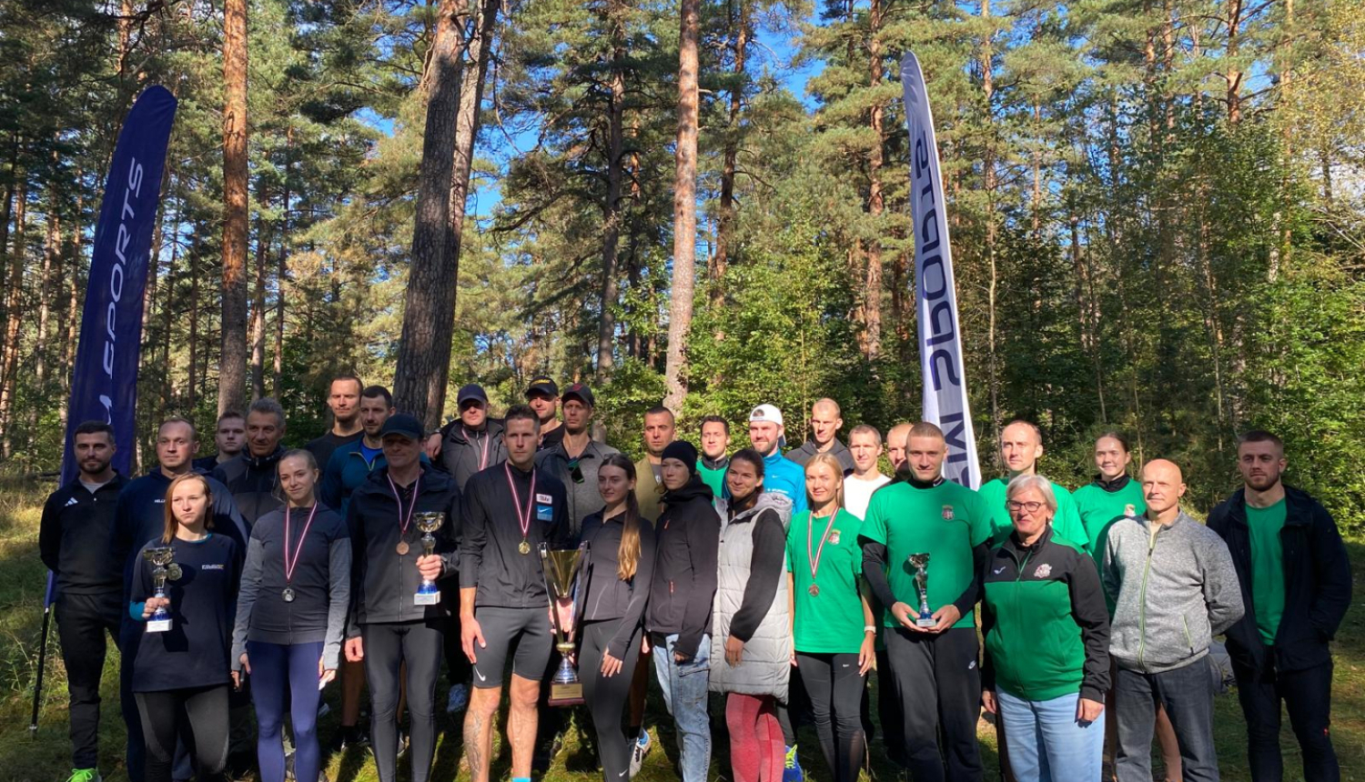 FOTO: Vieglatlētikas krosa dalībnieki