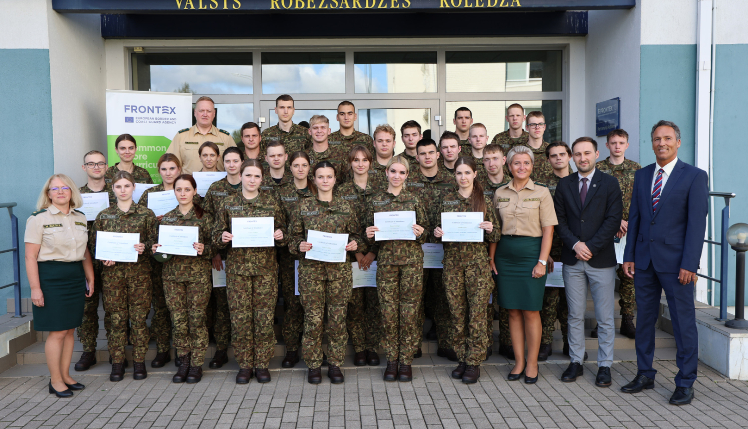 FOTO: VRK kadeti pēc Frontex pārbaudījuma