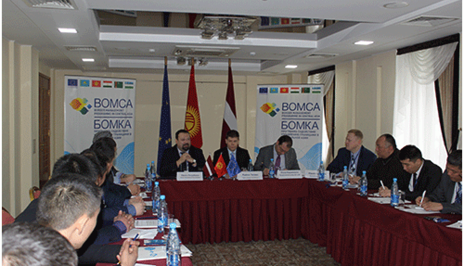 FOTO: Semināra dalībnieki pie galda