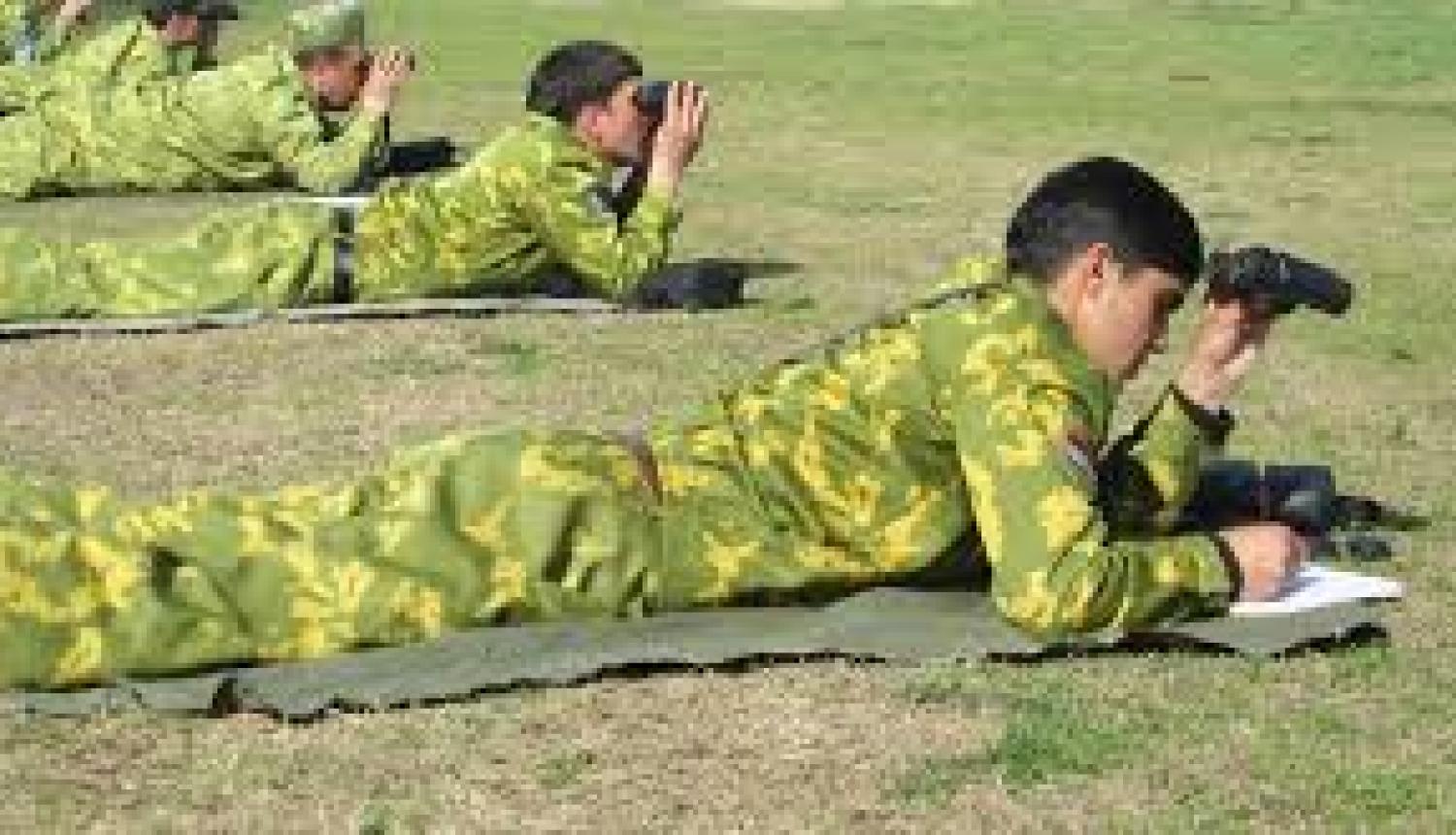 FOTO: Uz zemes ar binokli