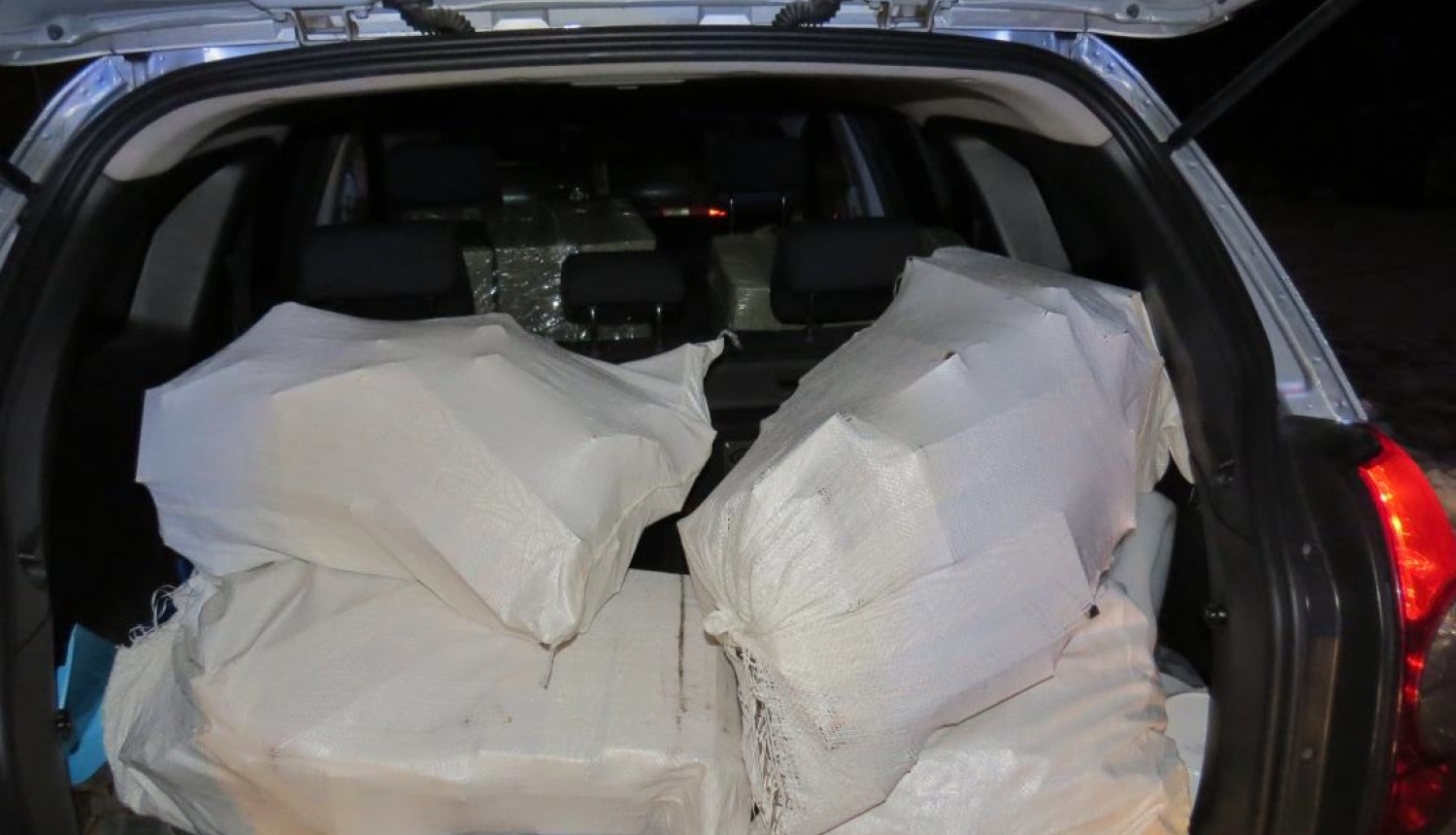 FOTO: Kontrabandas cigaretes