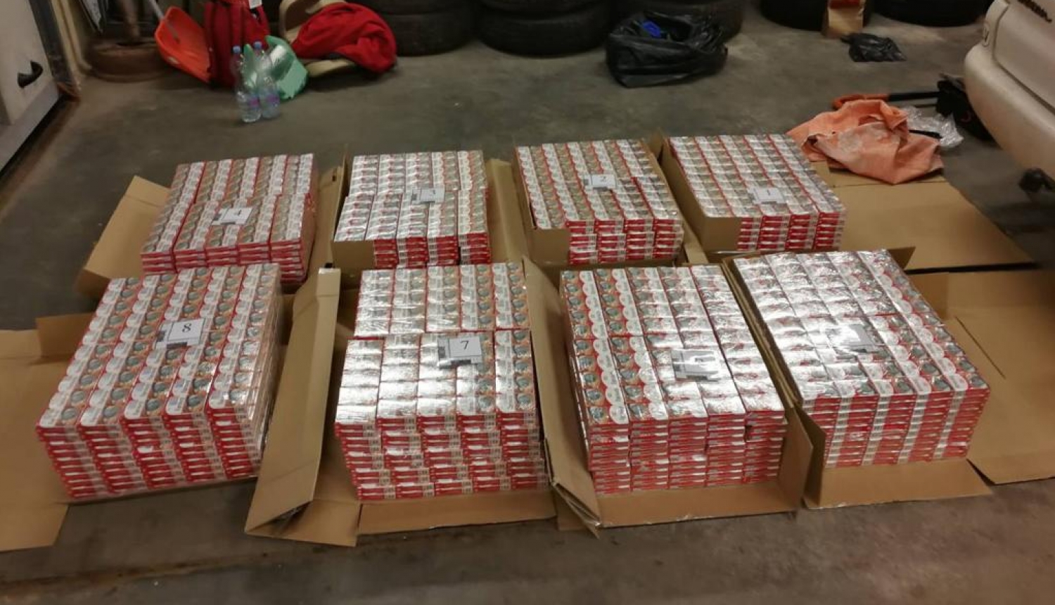 FOTO: Kontrabandas cigaretes