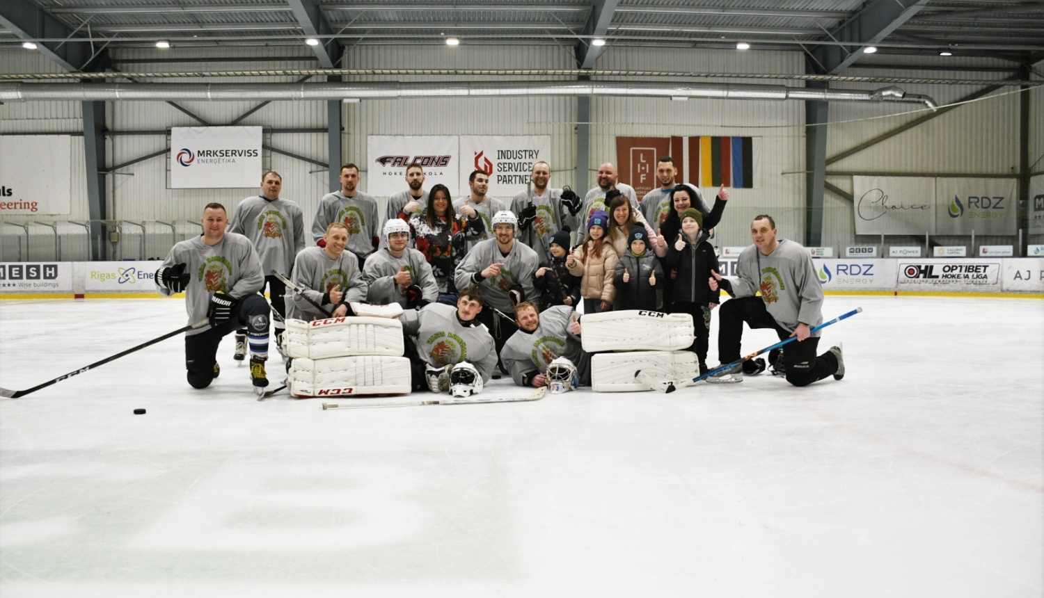 FOTO: VRS hokeja komanda piedalās operatīvo dienestu hokeja turnīrā “Operatīvo dienestu kauss”