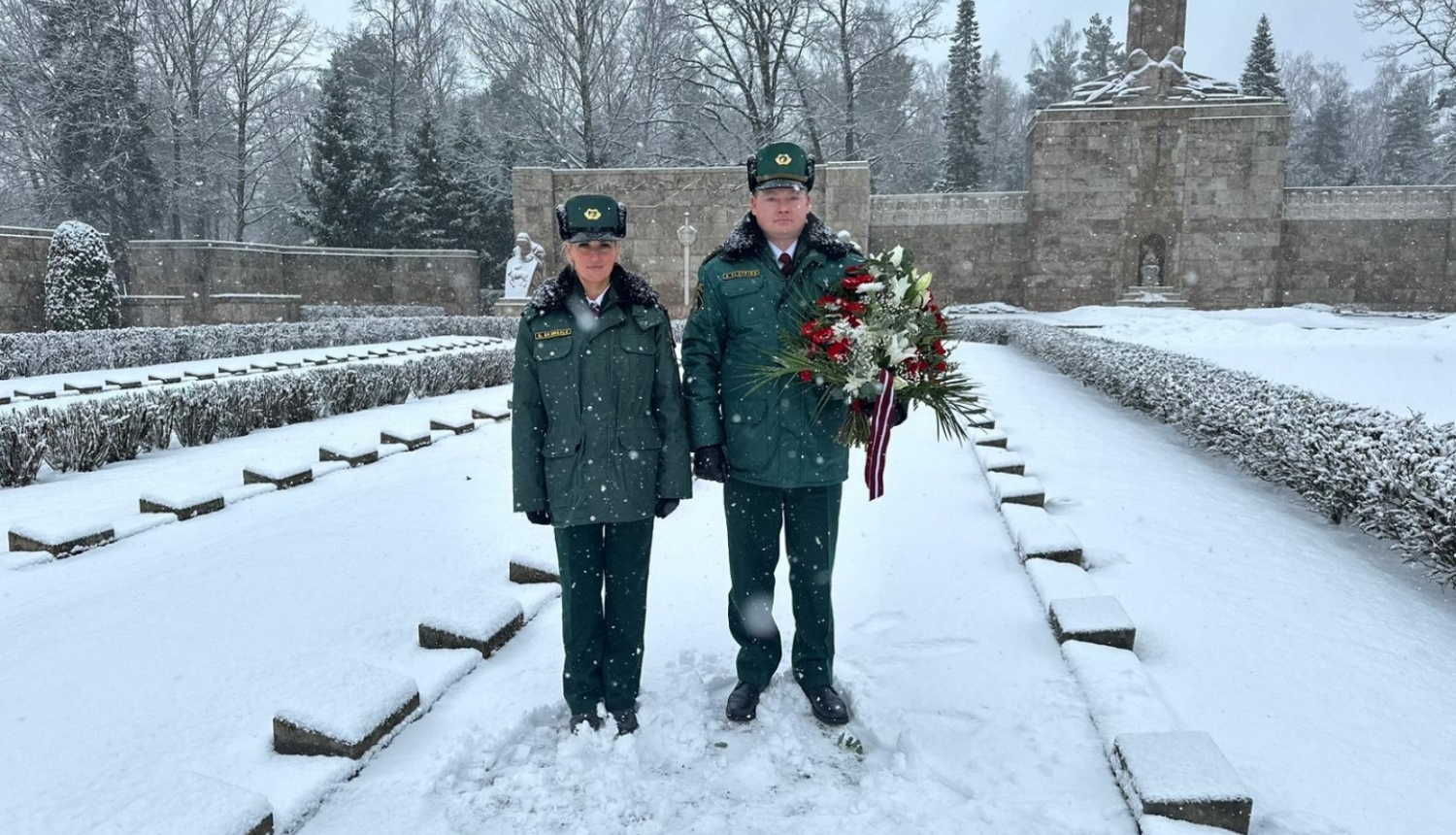 FOTO: Robežsargi pie ģenerāļa Bolšteina kapavietas