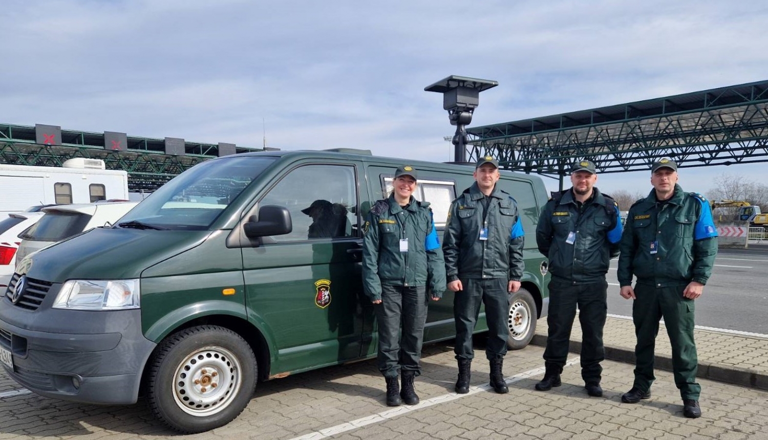 FOTO: VRS amatpersonas sniedz atbalstu Serbijas tiesībsargājošām iestādēm