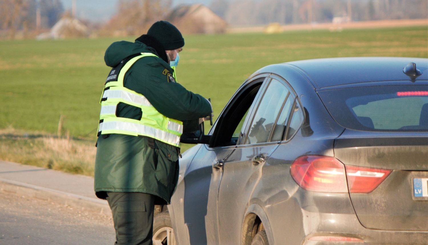 FOTO: Robežsargs pilda dienesta pienākumus
