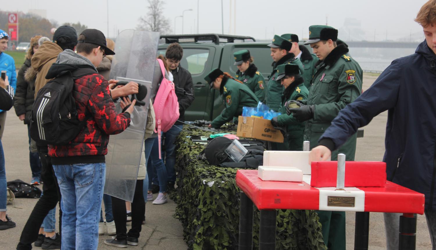 Foto Rīgas pasažieru ostā interaktīvs pasākums , par godu Valsts Robežsargu dienai 
