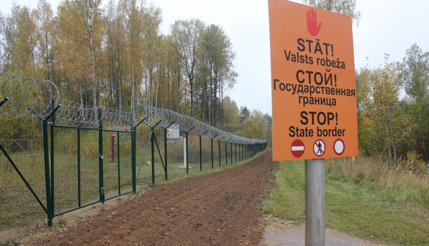 FOTO: Uzraksts "Stāt! Valsts robeža"