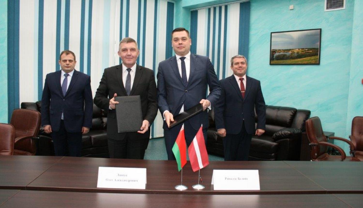 FOTO: Latvijas un Baltkrievijas delegācija