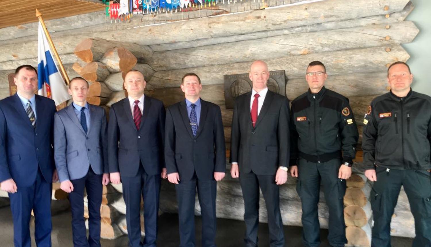 foto : Valsts robežsardzes koledžas amatpersonas  pieredzes apmaiņas vizītē Somijā