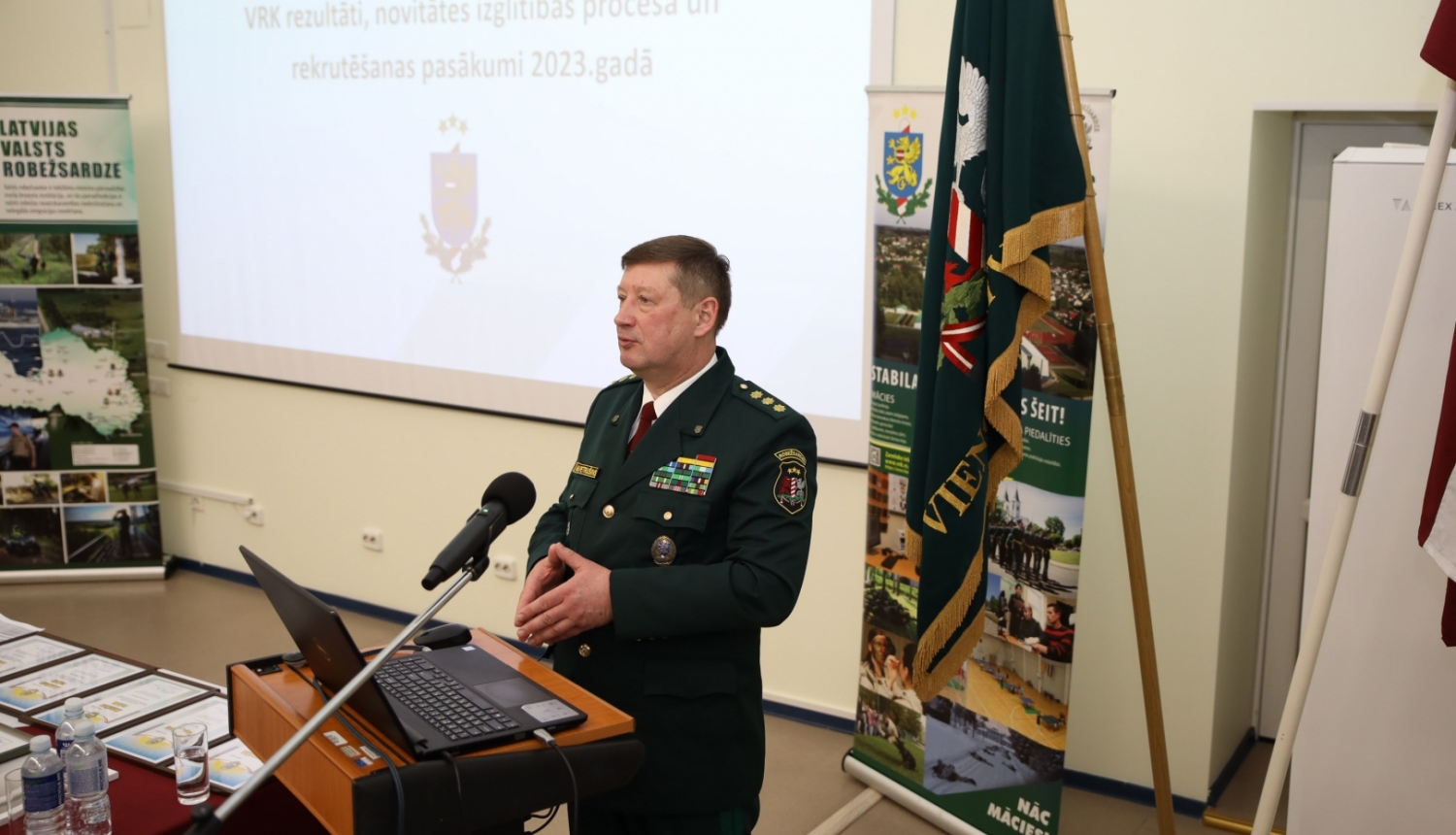 FOTO: VRK direktors uzrunā klātesošos sanāksmes laikā