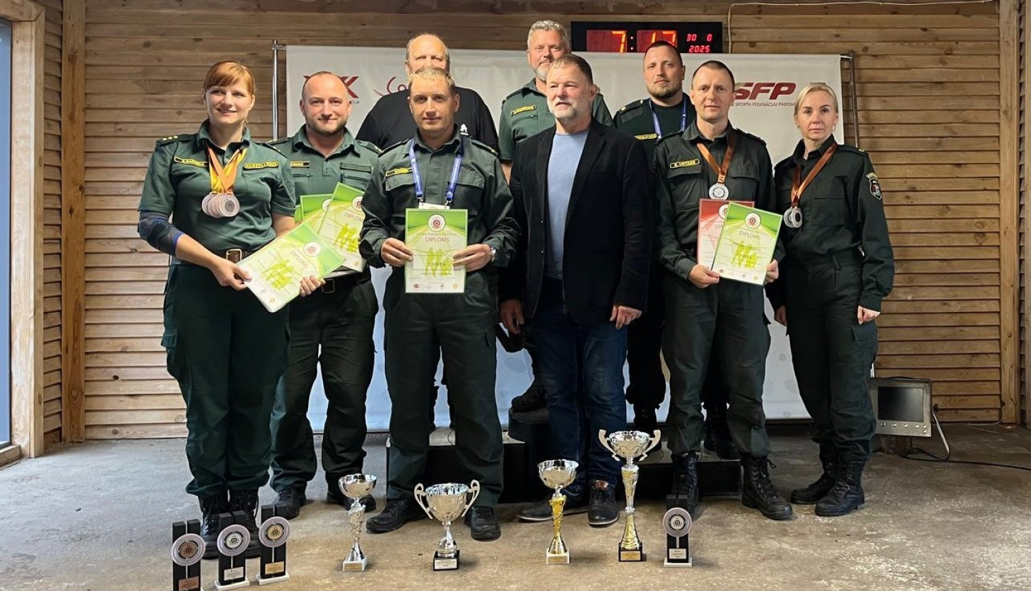 FOTO: Lietišķās šaušanas komanda